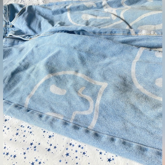 Women’s melting smiley face jeans. In good condition! - Picture 2 of 3
